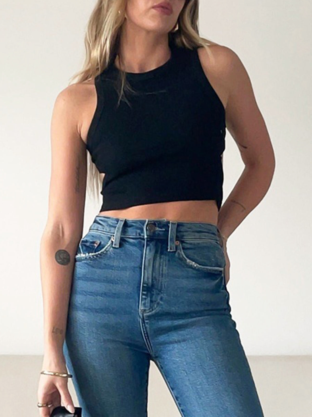 Düz Sırtlı Kesikli Crop Top