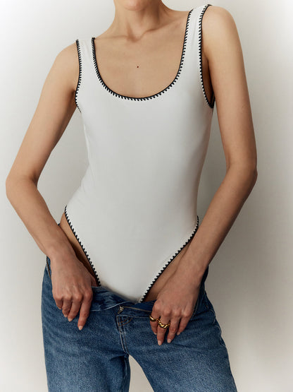 Sırtı Açık İnce Dekolteli Bodysuit